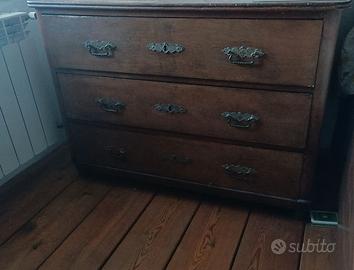 Cassettone antico in legno massello