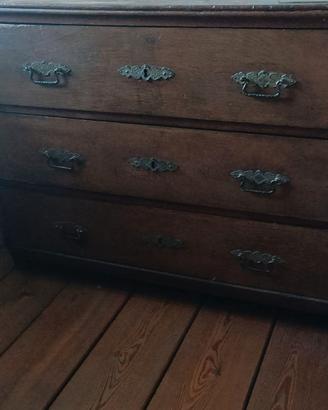 Cassettone antico in legno massello