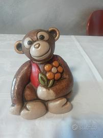 Scimmia con fiore thun