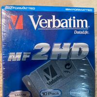 Floppy, VHS vergini, cavi RJ-45 e stampante parall