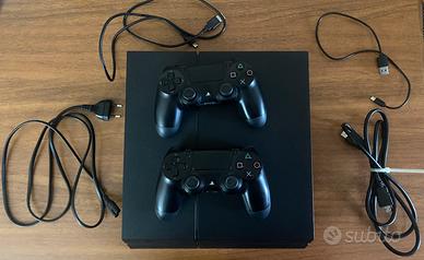 Playstation 4   -PS4 + 2 Controller + 2 Giochi