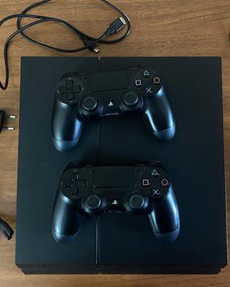 Playstation 4   -PS4 + 2 Controller + 2 Giochi