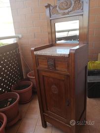 comodino antico primi del'900 con ripiano in marmo
