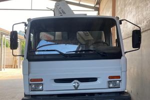 Renault 2 assi con gru