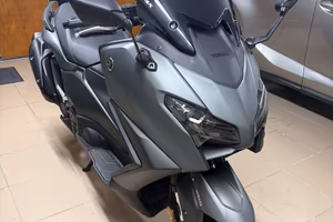 Yahama Tmax 560 05/2025 2400 km garanzia 05/2028