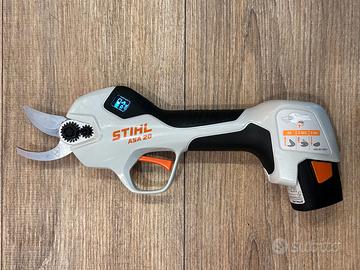 Forbice STIHL + batteria+ caicabatt