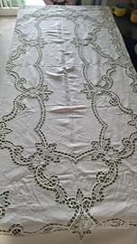 Tovaglia c/ricami&intaglio da 12 pt. 180x272 misto