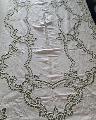 Tovaglia c/ricami&intaglio da 12 pt. 180x272 misto