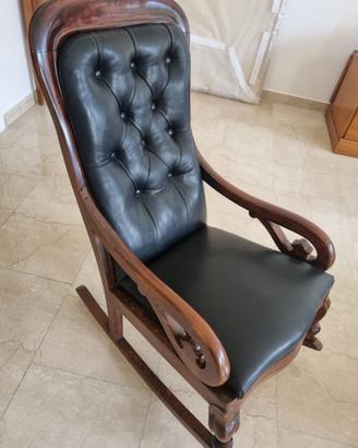 Sedia a dondolo antica in legno e pelle nera