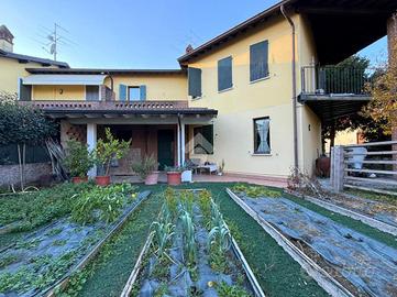VILLA A SCHIERA D'ANGOLO A BARBARIGA