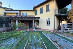 VILLA A SCHIERA D'ANGOLO A BARBARIGA