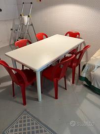 Tavolo da pranzo completo di sedie