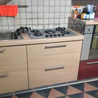 Cucina con credenza