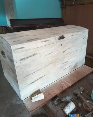 baule in legno invecchiato 