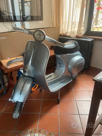 Vespa 50L tot restaurata