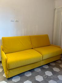 Divano letto giallo