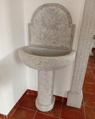 fontana in pietra