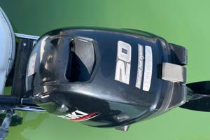 Motore Suzuki DF20 a iniezione