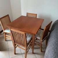 Tavolo estensibile con 4 sedie