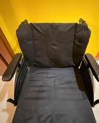 Carrozzina disabili pieghevole