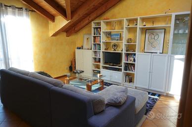 Appartamento mansardato con box e ripostiglio