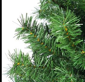 Albero di Natale, tappeto e arredamento natalizio