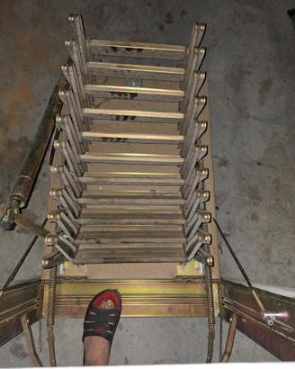 scala retrattile a pantografo