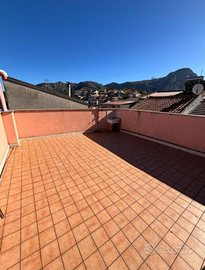 Palazzina indipendente ristrutturata con terrazzo