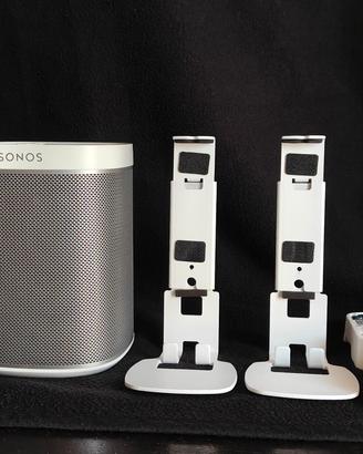 Coppia di SONOS PLAY:1 e supporti da parete 