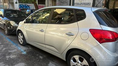 Auto KIA Venga