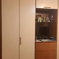 ARMADIO  CON CABINA COME NUOVO