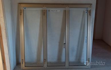 FINESTRA IN ALLUMINIO