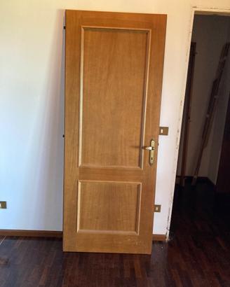 Due porte interne 80 x 220 cm.