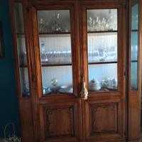 vetrina in legno effetto tarlato 