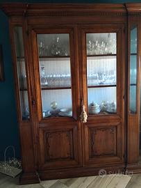 vetrina in legno effetto tarlato 