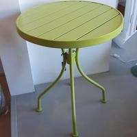 Tavolino in metallo laccato