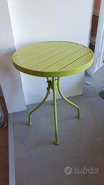 Tavolino in metallo laccato