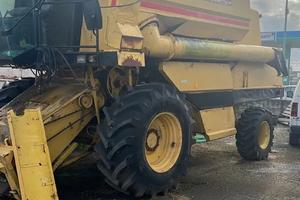 Mietitrebbia New Holland TF42