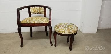 poltroncina e puff poggiapiedi antichi 