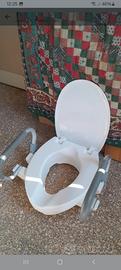 Sedile WC rialzato,con maniglie, universale. 