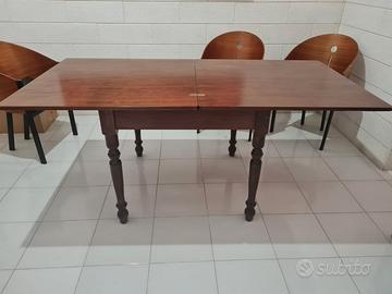 tavolo cucina salotto legno si apre  con 4 sedie