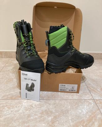 Scarpone forestale per motosega