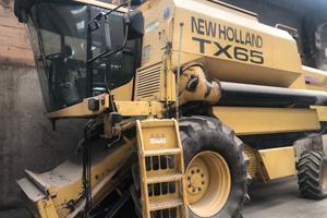 Trattore mietitrebbia new holland tx 65