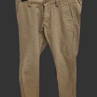 pantalone uomo moderno