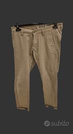 pantalone uomo moderno