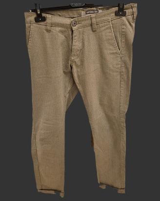 pantalone uomo moderno