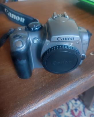 pvendo macchina fotografica con custodia e un tele