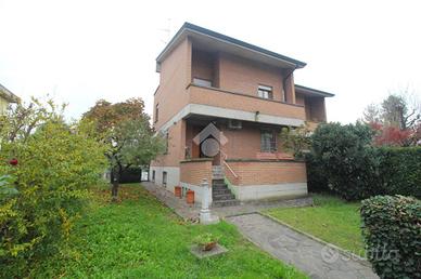 VILLA A SCHIERA A BAGNOLO IN PIANO