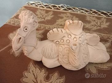 Cammello porta incensi in argilla