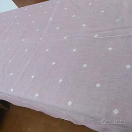 Antica tovaglia rosa con ricamo a mano